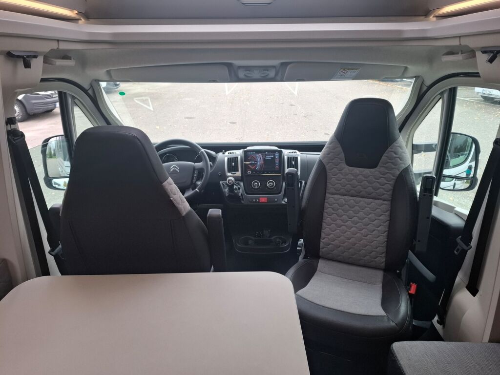 Adria MATRIX AXESS 670 SC 2023 Valkoinen