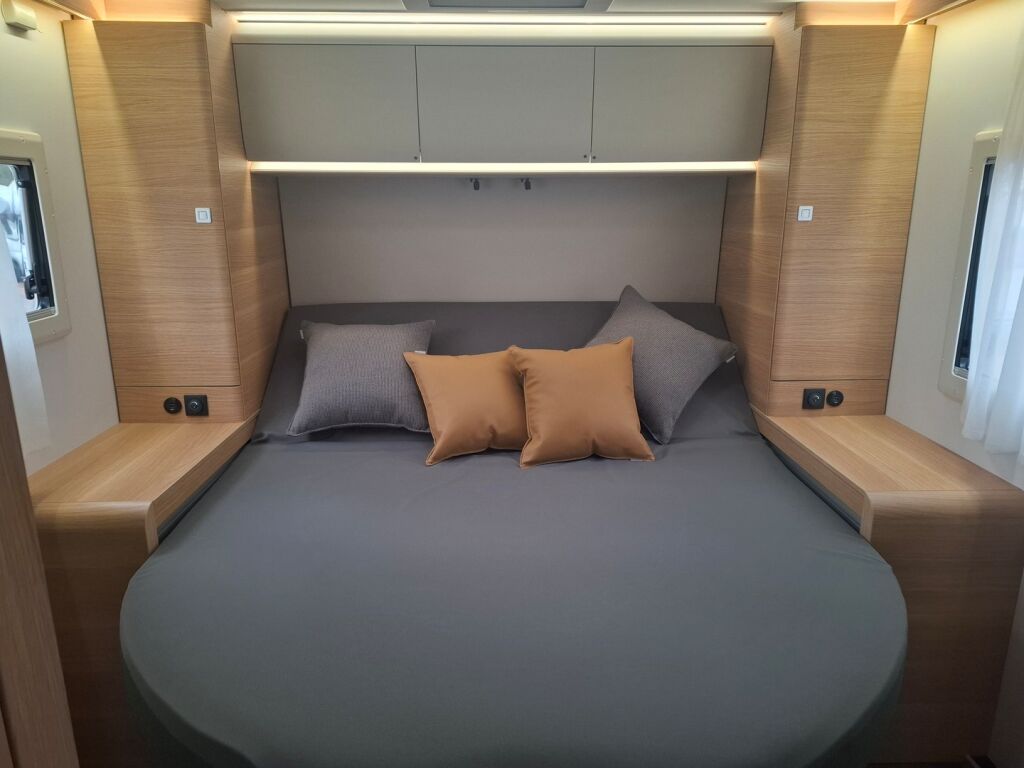 Adria MATRIX AXESS 670 SC 2023 Valkoinen