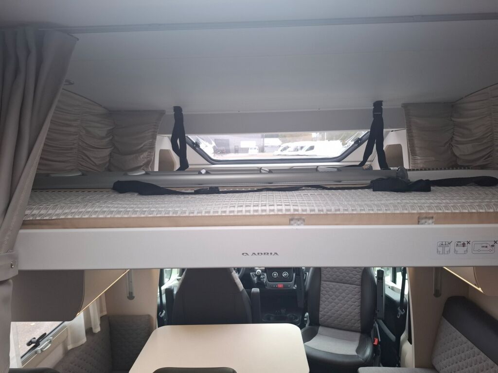 Adria MATRIX AXESS 670 SC 2023 Valkoinen
