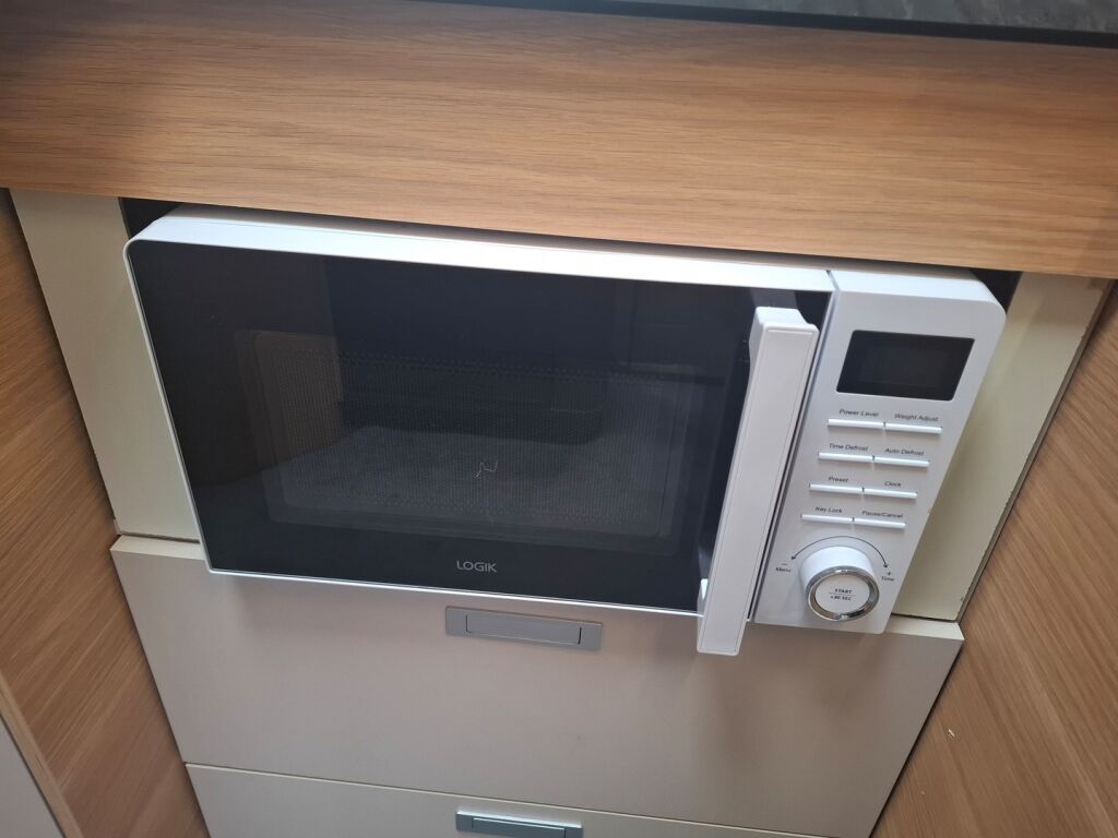 Adria MATRIX AXESS 670 SC 2023 Valkoinen