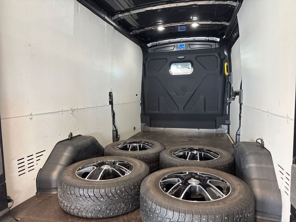 Ford Transit 2023 Magnetic