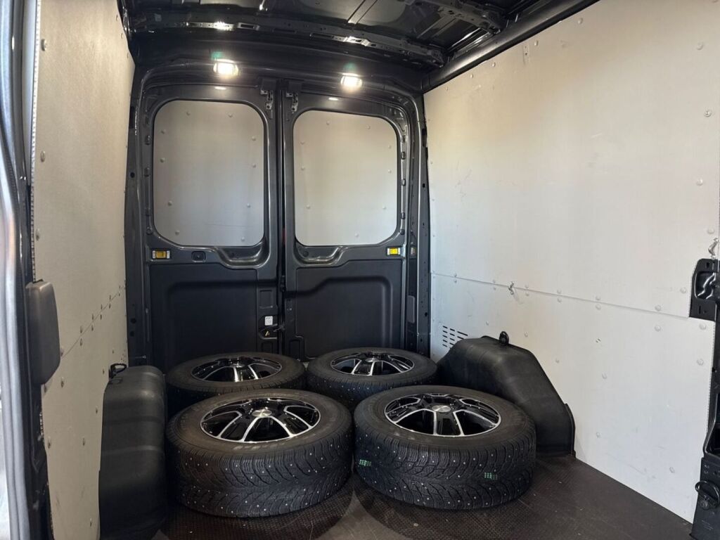 Ford Transit 2023 Magnetic