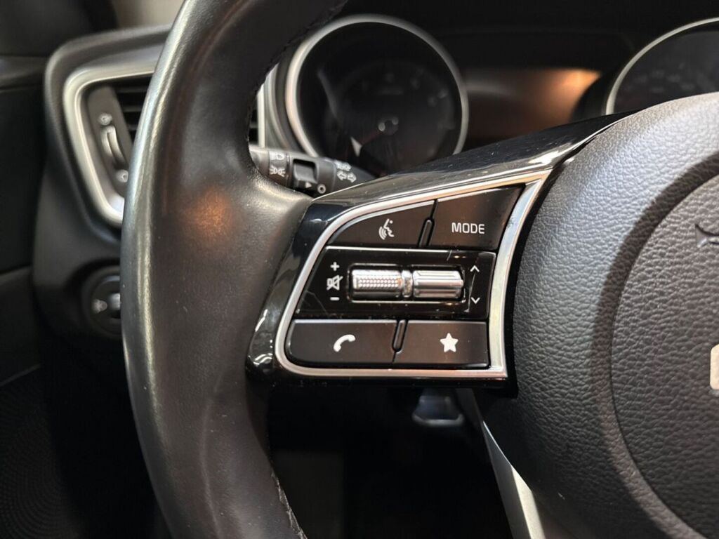 Kia Ceed 2023 Punainen