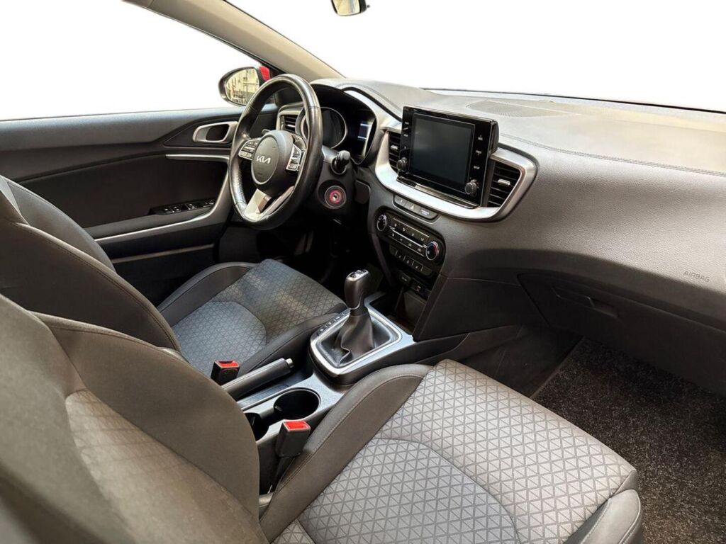 Kia Ceed 2023 Punainen
