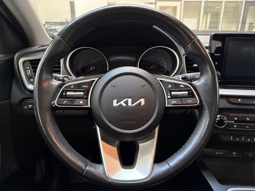 Kia Ceed 2023 Punainen