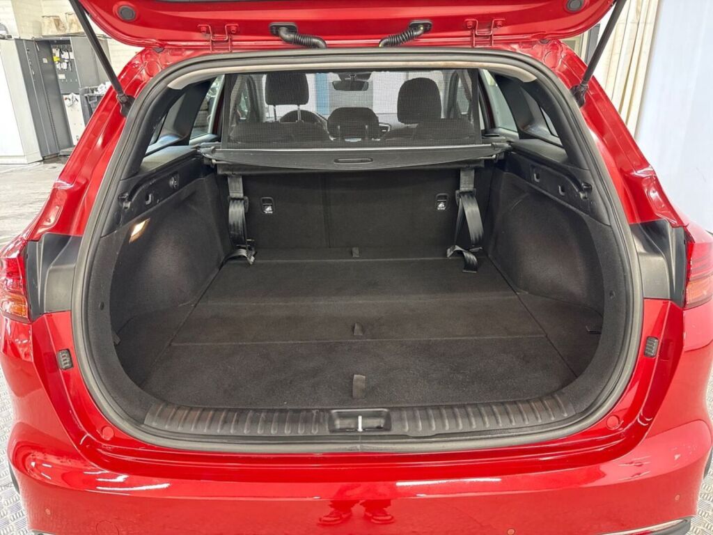 Kia Ceed 2023 Punainen