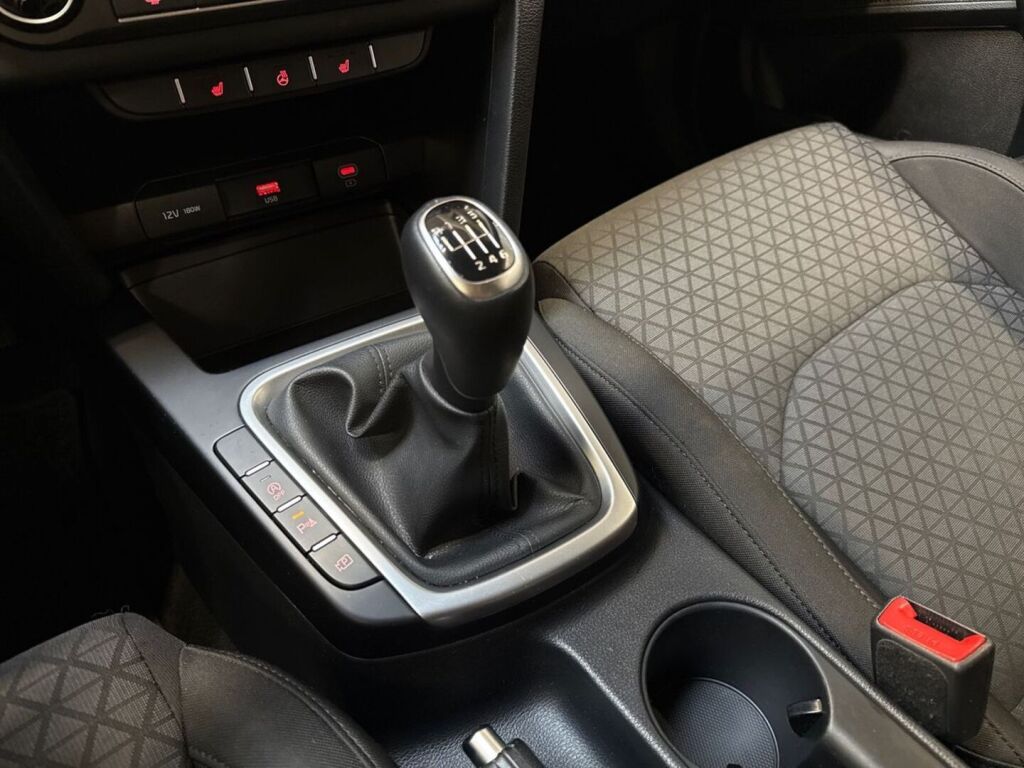 Kia Ceed 2023 Punainen