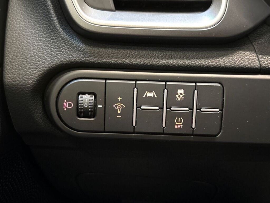 Kia Ceed 2023 Punainen