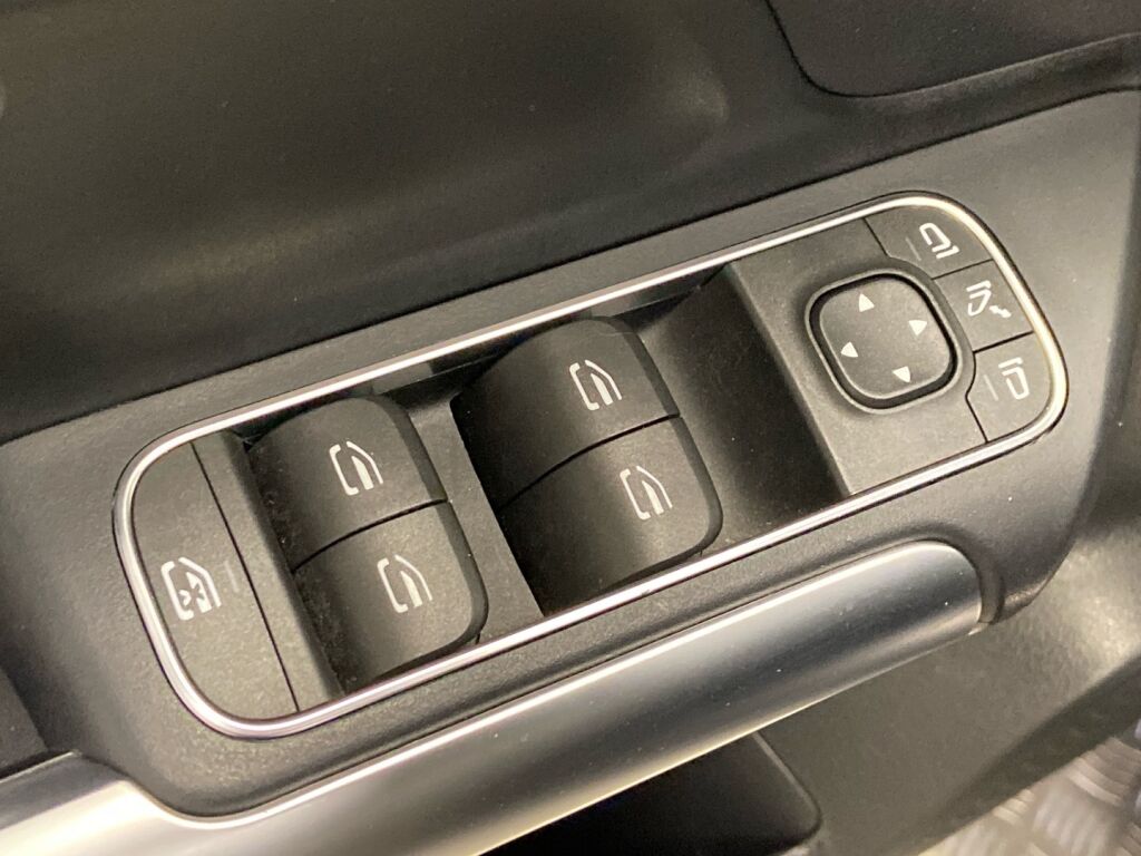 Mercedes-Benz B 2023 Musta