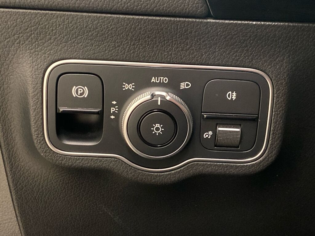 Mercedes-Benz B 2023 Musta