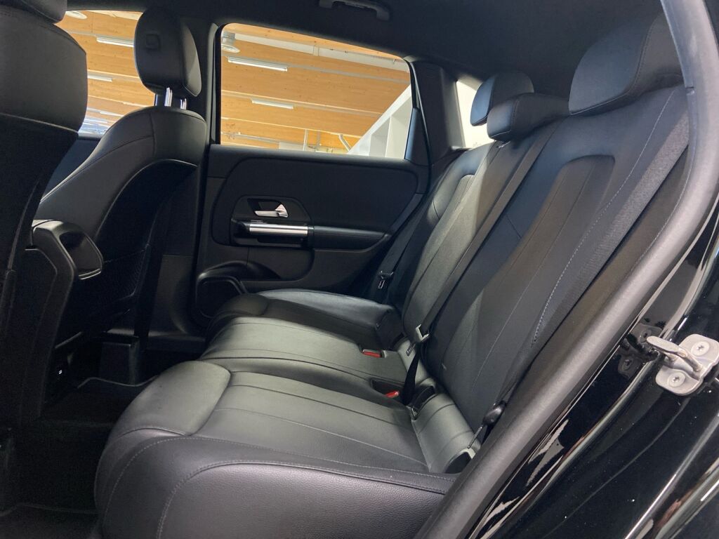 Mercedes-Benz B 2023 Musta