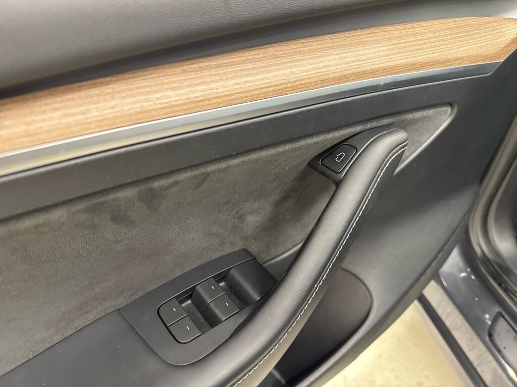 Tesla Model 3 2023 Harmaa