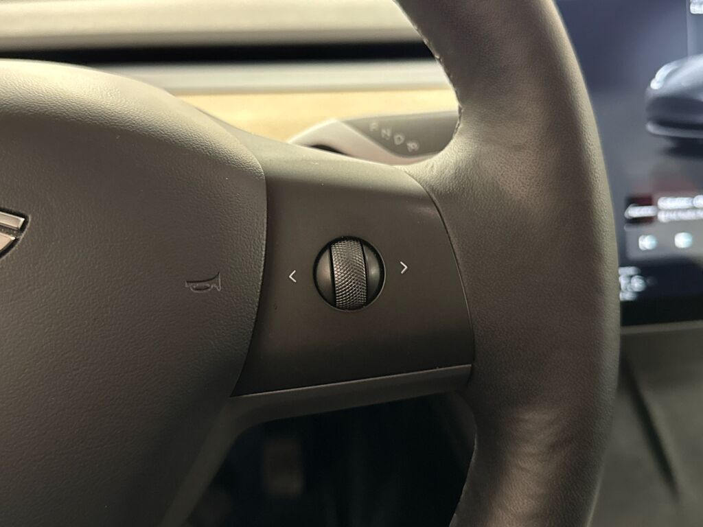 Tesla Model 3 2023 Harmaa