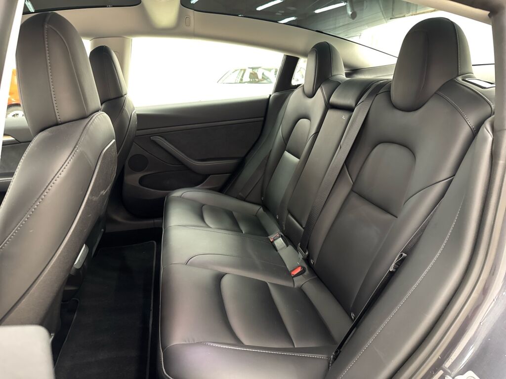 Tesla Model 3 2023 Harmaa