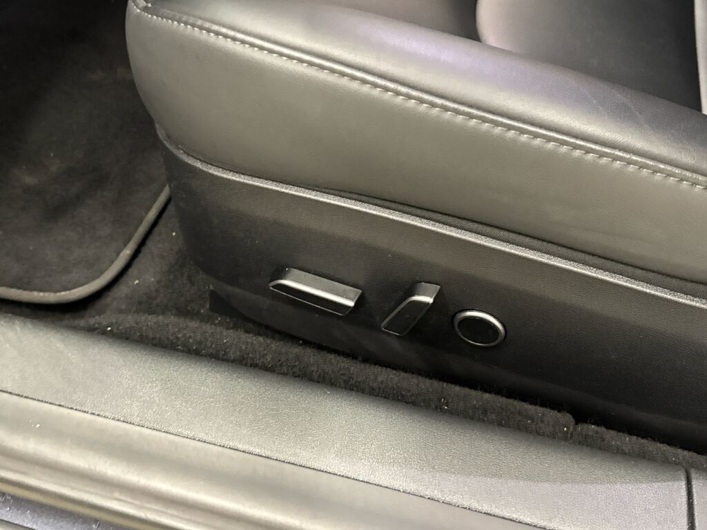 Tesla Model 3 2023 Harmaa