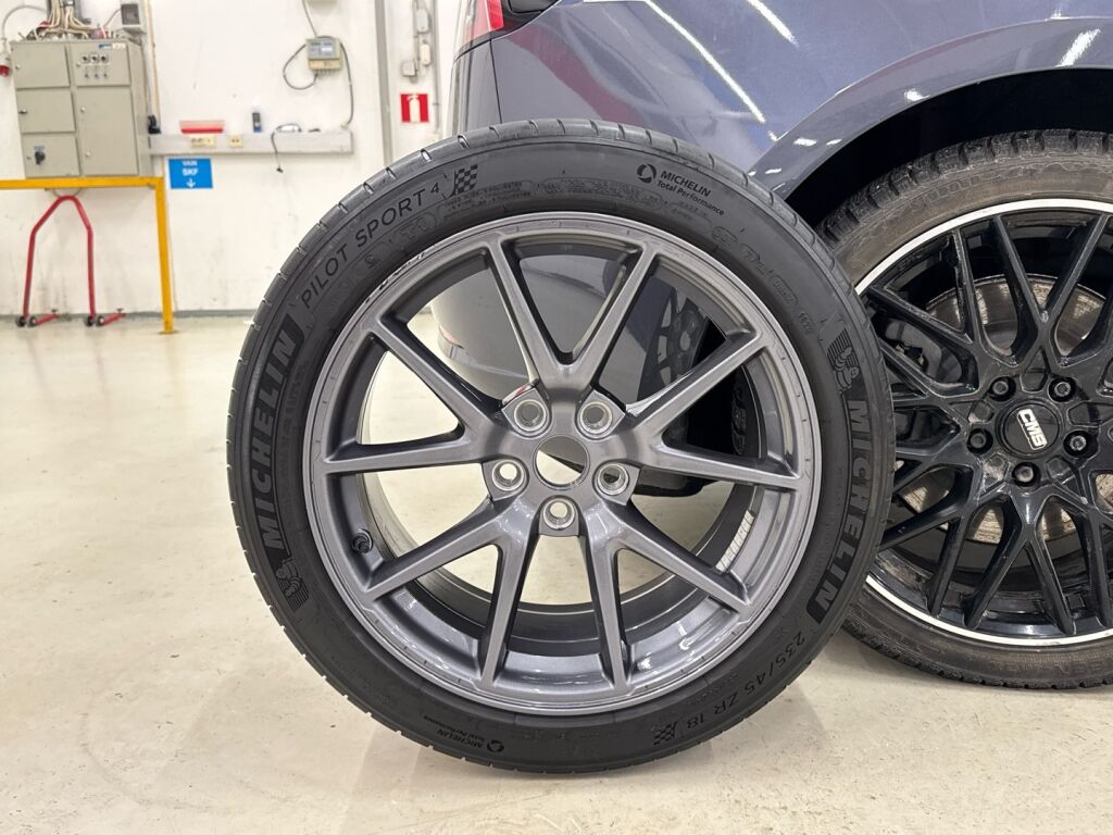 Tesla Model 3 2023 Harmaa