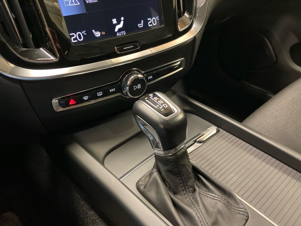 Volvo V60 2019 Musta