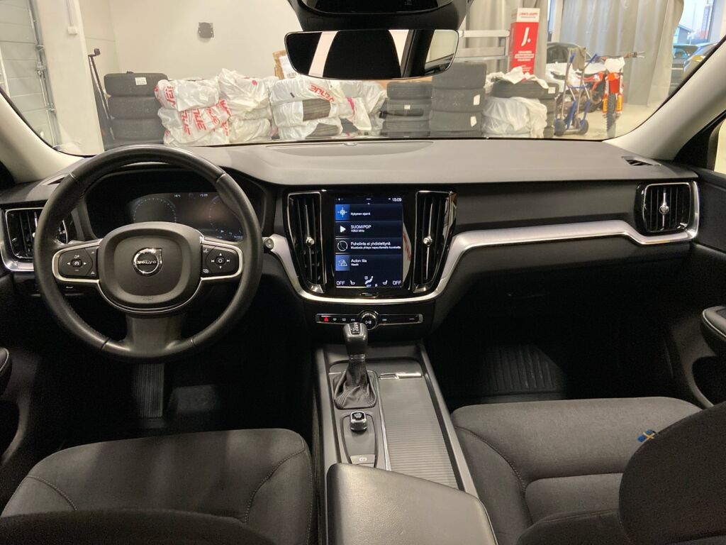 Volvo V60 2019 Musta