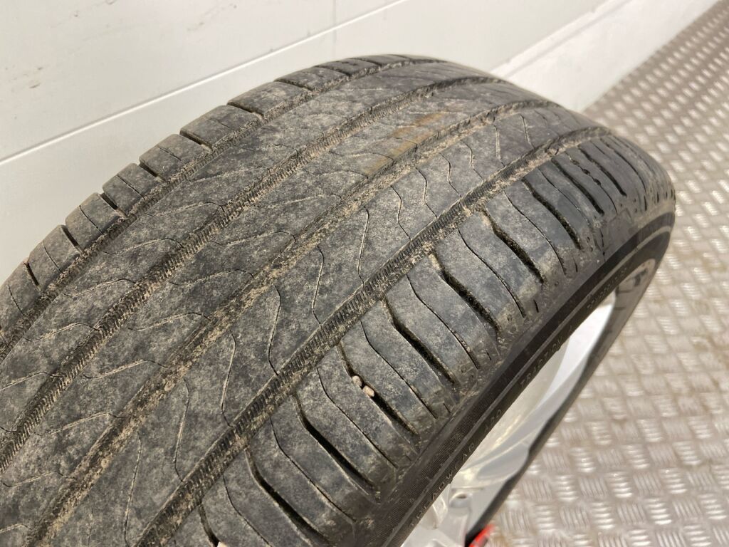 Volvo V60 2019 Musta