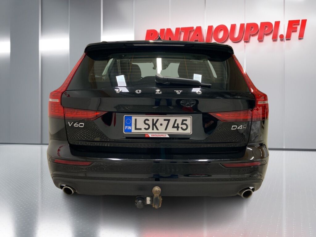 Volvo V60 2019 Musta