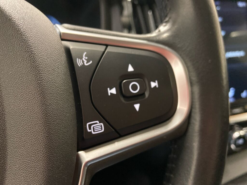 Volvo V60 2019 Musta