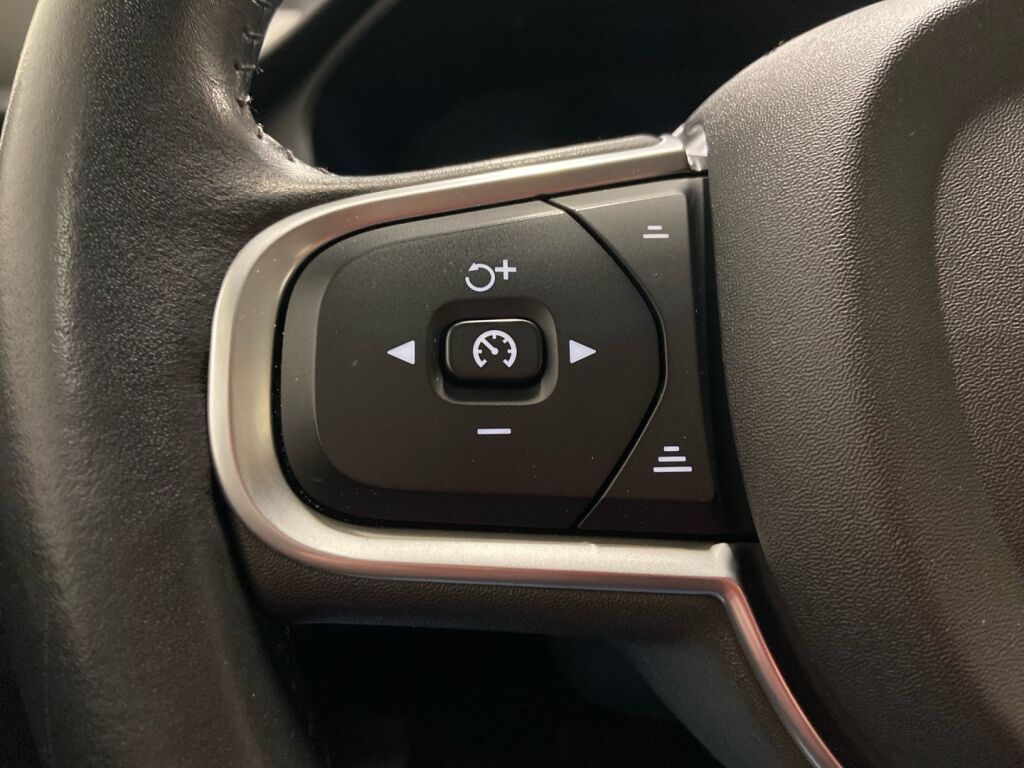 Volvo V60 2019 Musta