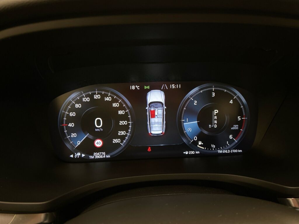 Volvo V60 2019 Musta