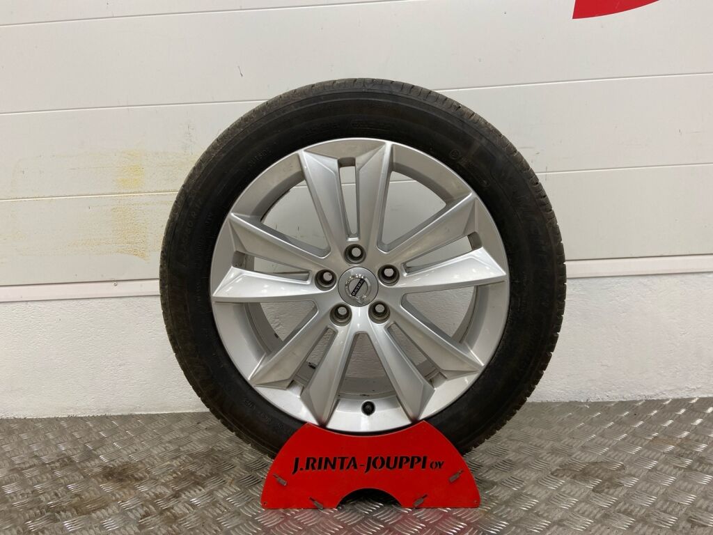 Volvo V60 2019 Musta