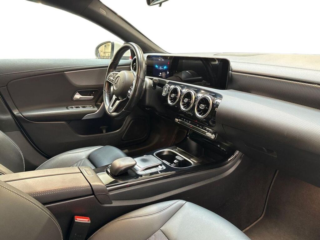 Mercedes-Benz CLA 2023 Valkoinen