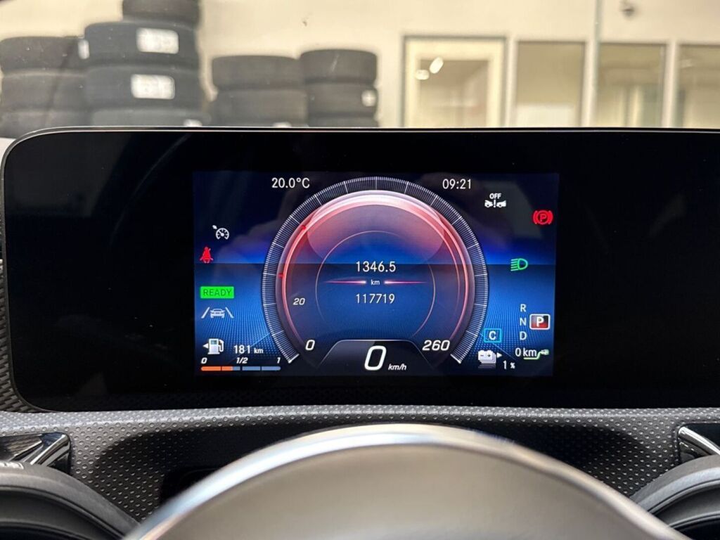 Mercedes-Benz CLA 2023 Valkoinen