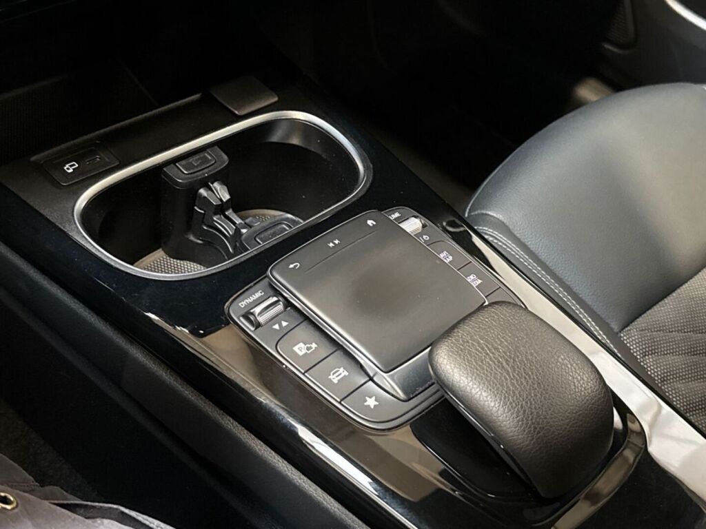 Mercedes-Benz CLA 2023 Valkoinen