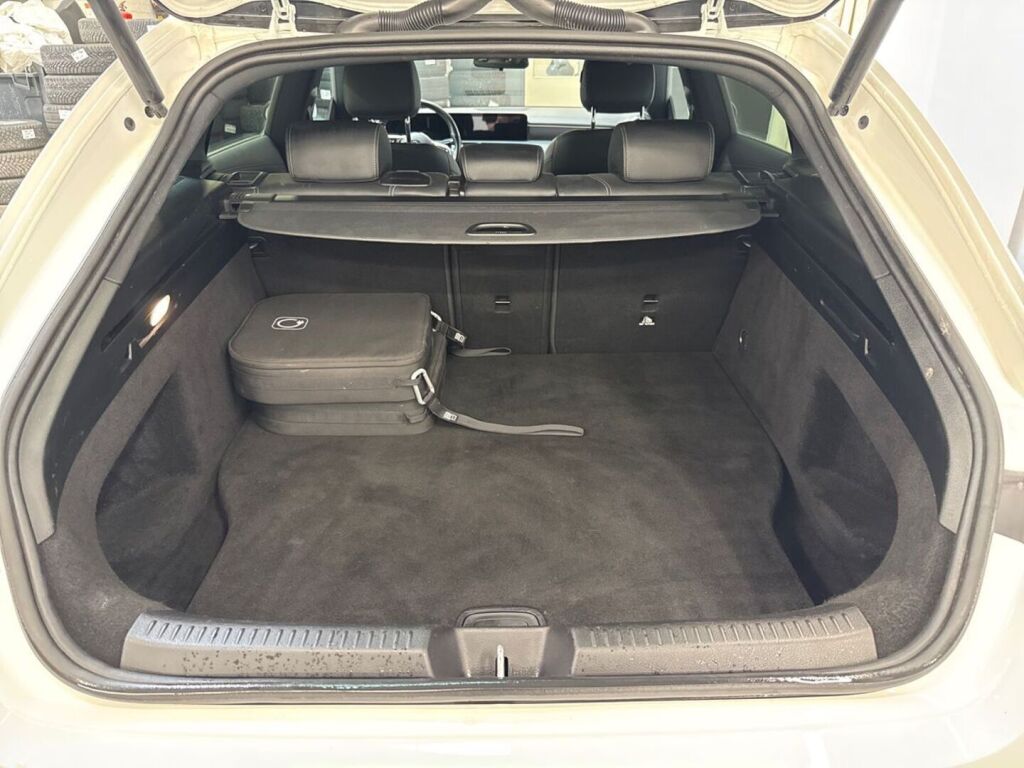 Mercedes-Benz CLA 2023 Valkoinen