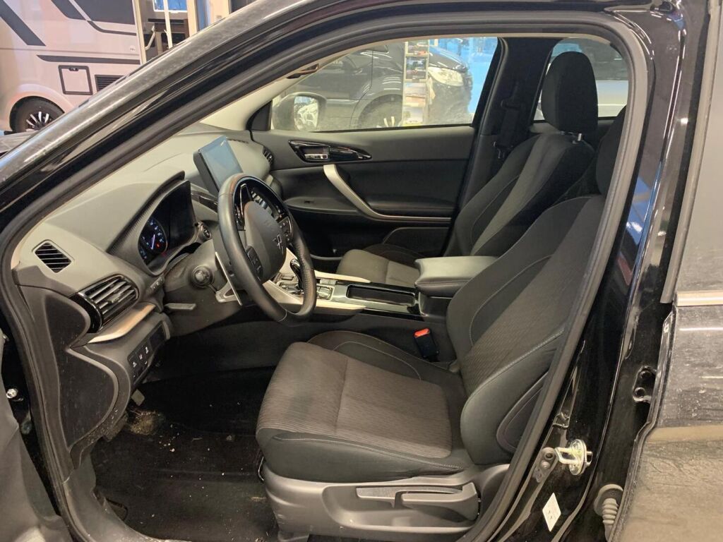 Mitsubishi Eclipse Cross 2022 Musta