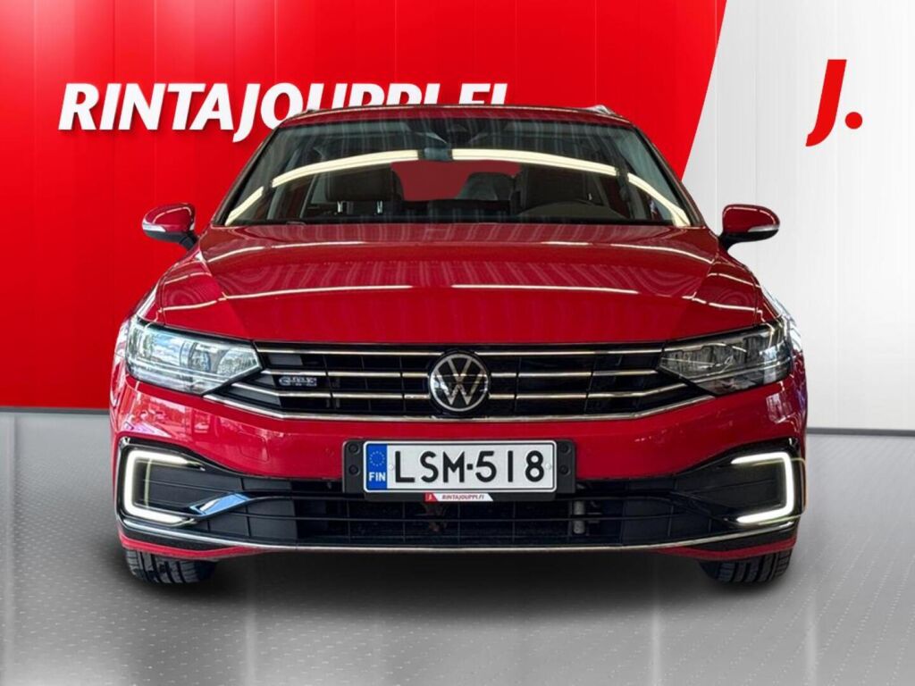 Volkswagen Passat 2021 Punainen