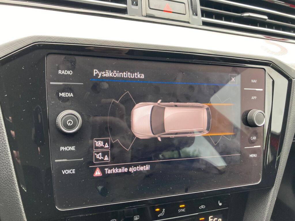 Volkswagen Passat 2021 Punainen