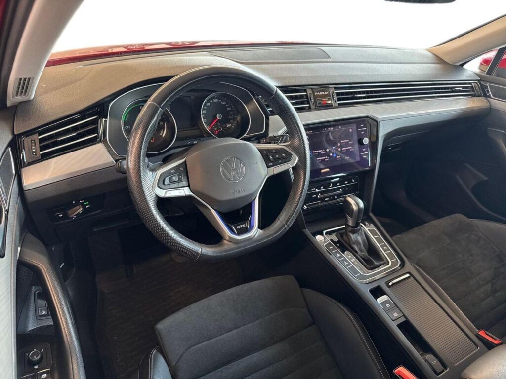 Volkswagen Passat 2021 Punainen