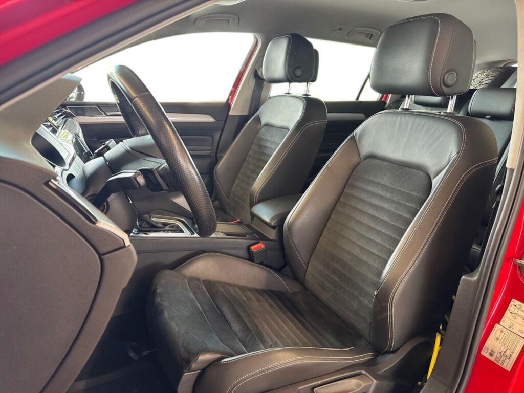 Volkswagen Passat 2021 Punainen