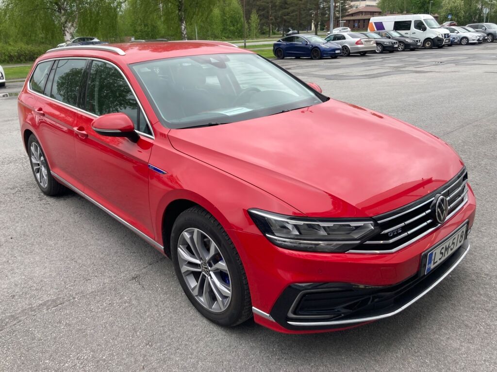 Volkswagen Passat 2021 Punainen