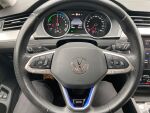 Volkswagen Passat 2021 Punainen