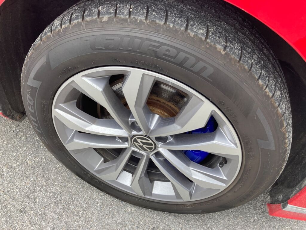 Volkswagen Passat 2021 Punainen