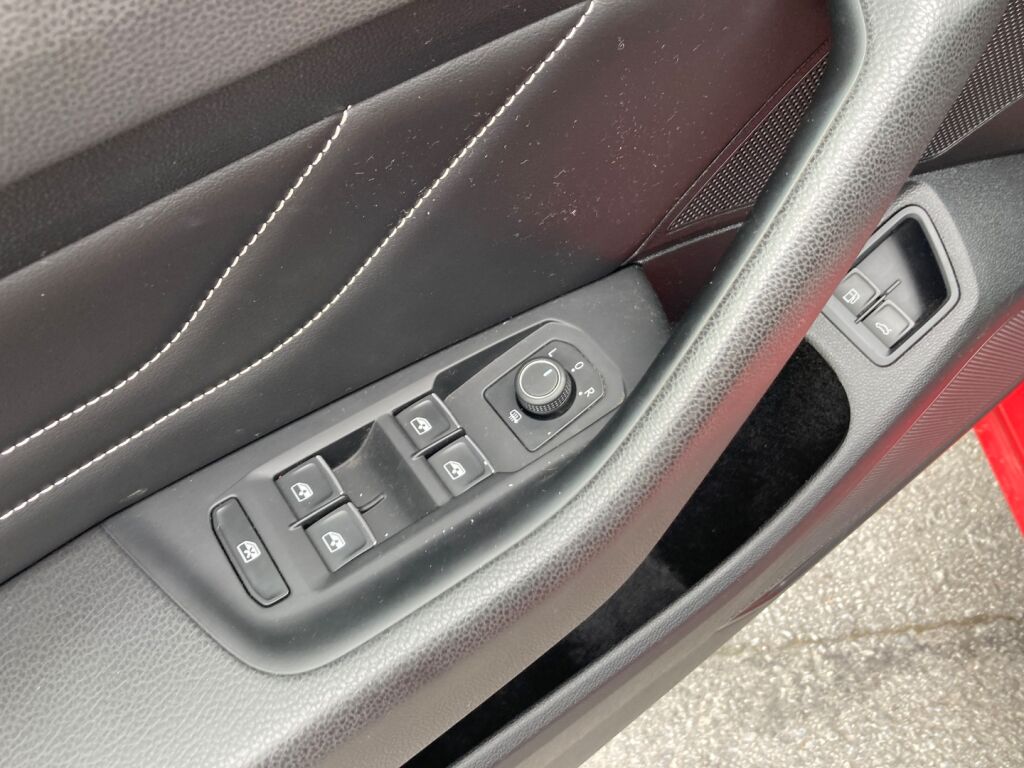 Volkswagen Passat 2021 Punainen