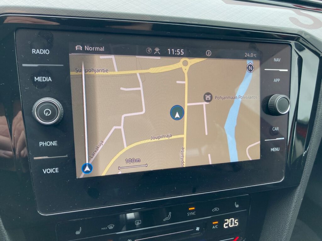 Volkswagen Passat 2021 Punainen
