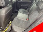 Volkswagen Passat 2021 Punainen