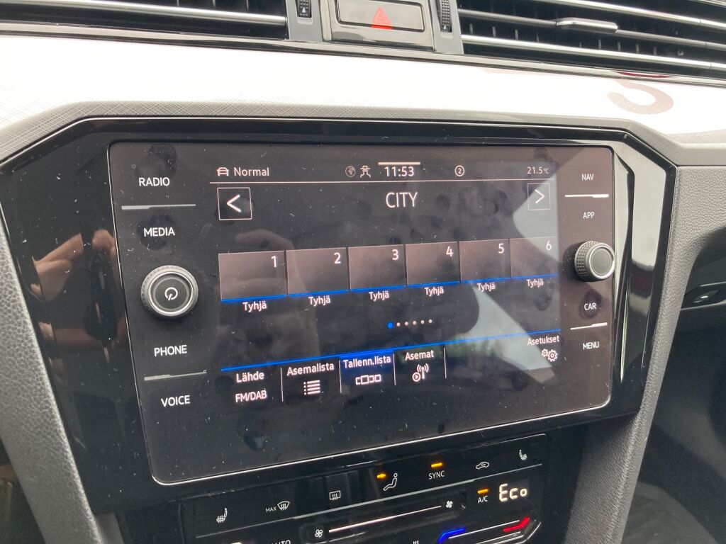 Volkswagen Passat 2021 Punainen