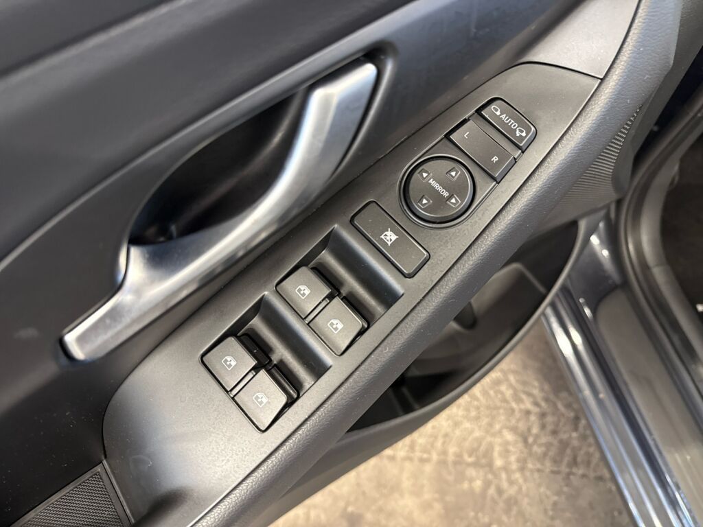 Hyundai i30 Wagon 2024 Musta