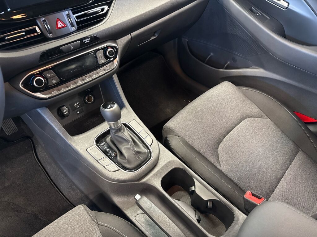 Hyundai i30 Wagon 2024 Musta