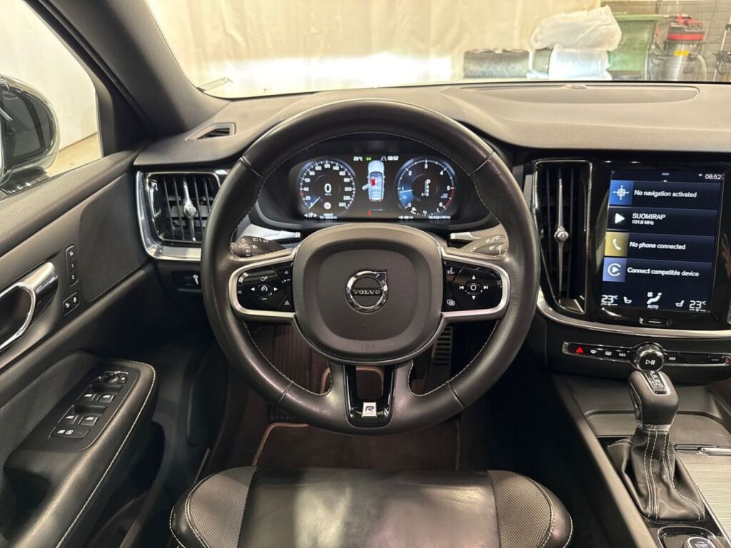 Volvo V60 2020 Valkoinen