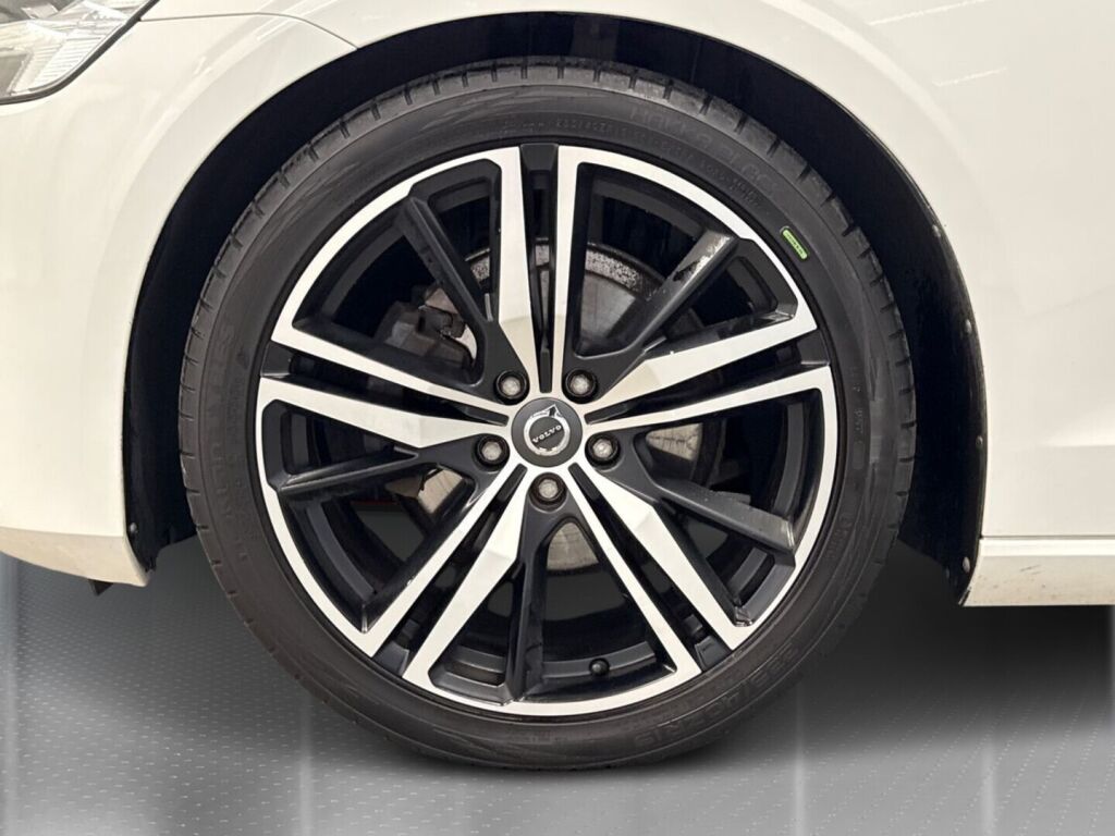 Volvo V60 2020 Valkoinen