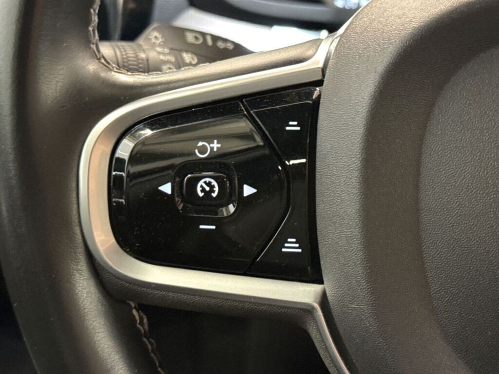 Volvo V60 2020 Valkoinen