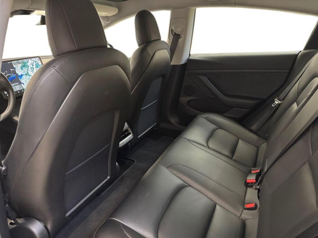 Tesla Model 3 2021 Sininen